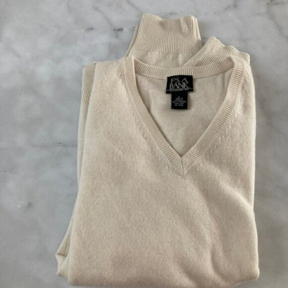 Man's JoS.A.Bank sweater size L - Picture 2 of 3